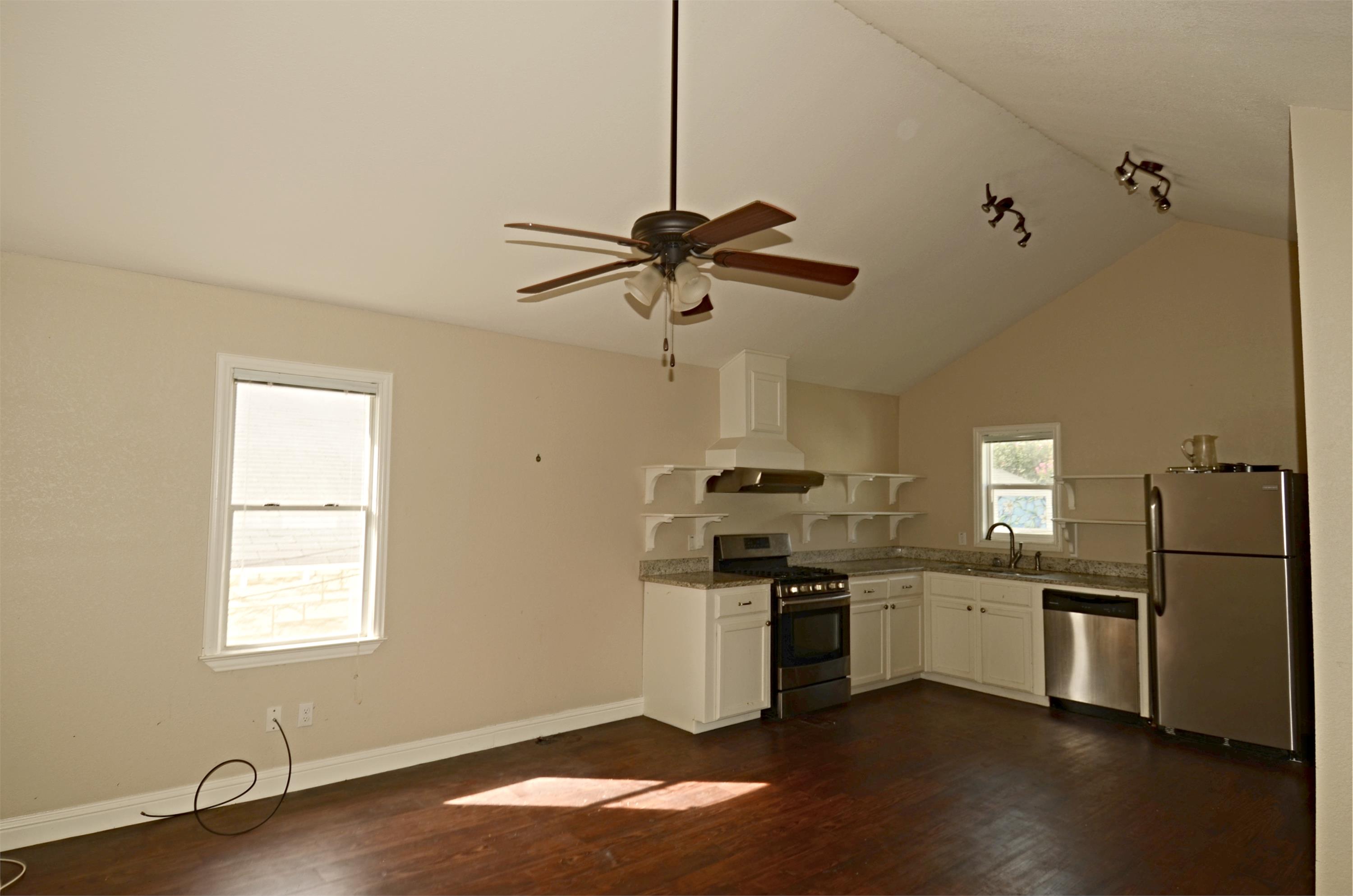 2821 1/2 Columbus Avenue